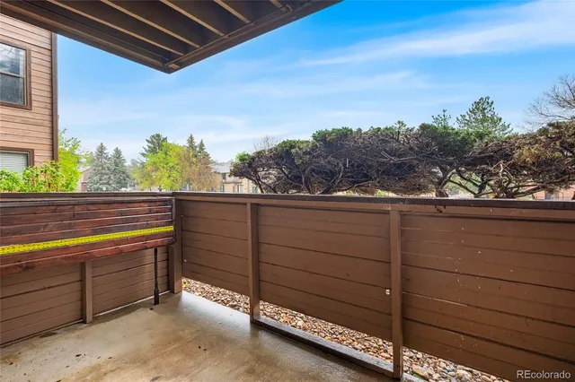 a view of a outdoor space with a house