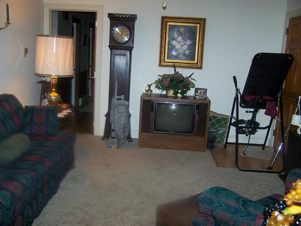 209 Firetower Road La Grange, NC 28551 - Photo 5 of 17 Living Room