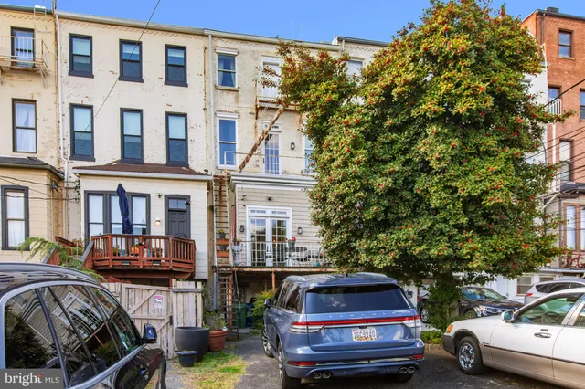 a car parked in front of a building