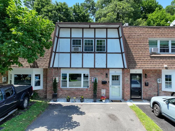 $389,900 | 10 Roundtree Court, Beacon, NY 12508