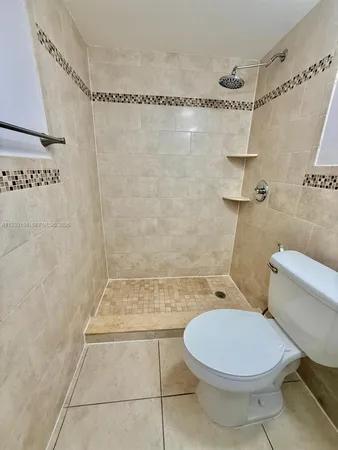 $2,400 | 1340 West 41st Street, Unit 205, Hialeah, FL 33012