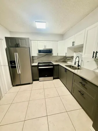 $2,400 | 1340 West 41st Street, Unit 205, Hialeah, FL 33012