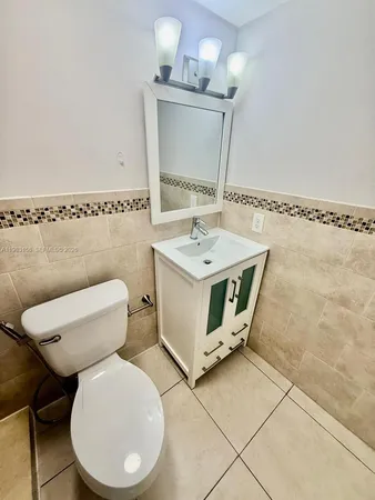 $2,400 | 1340 West 41st Street, Unit 205, Hialeah, FL 33012