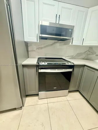 $2,400 | 1340 West 41st Street, Unit 205, Hialeah, FL 33012
