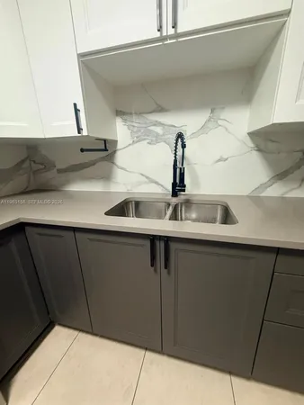 $2,400 | 1340 West 41st Street, Unit 205, Hialeah, FL 33012