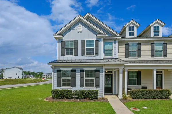 $322,900 | 401 Stoneleigh Lane, Moncks Corner, SC 29461