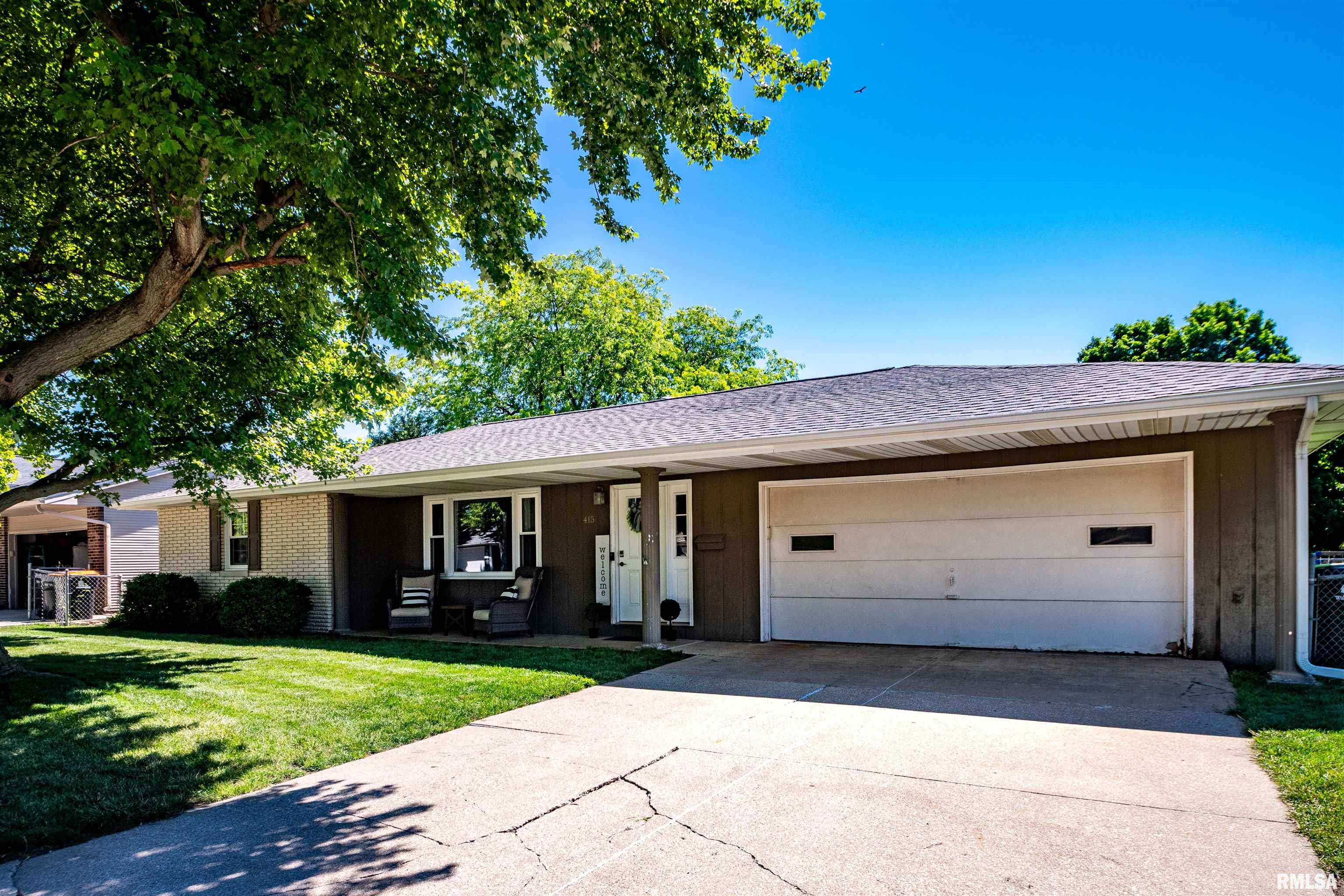 415 Ridgecrest Drive Washington, IL 61571 - Photo 3 of 32