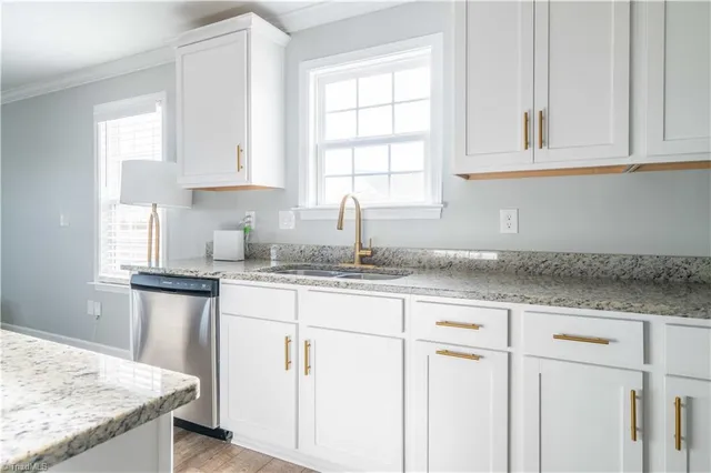 $360,000 | 401 Altavista Drive, Clemmons, NC 27012