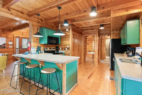 $1,000,000 | 3318 Covered Bridge Way, Sevierville, TN 37862