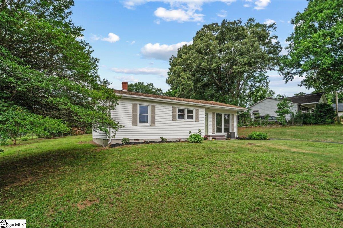 108 State Rd S-42-2623 Greer, SC 29651 - Photo 1 of 34