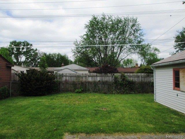 9341 Merriman Road Livonia, MI 48150 - Photo 17 of 17 261-962031-yard.JPG