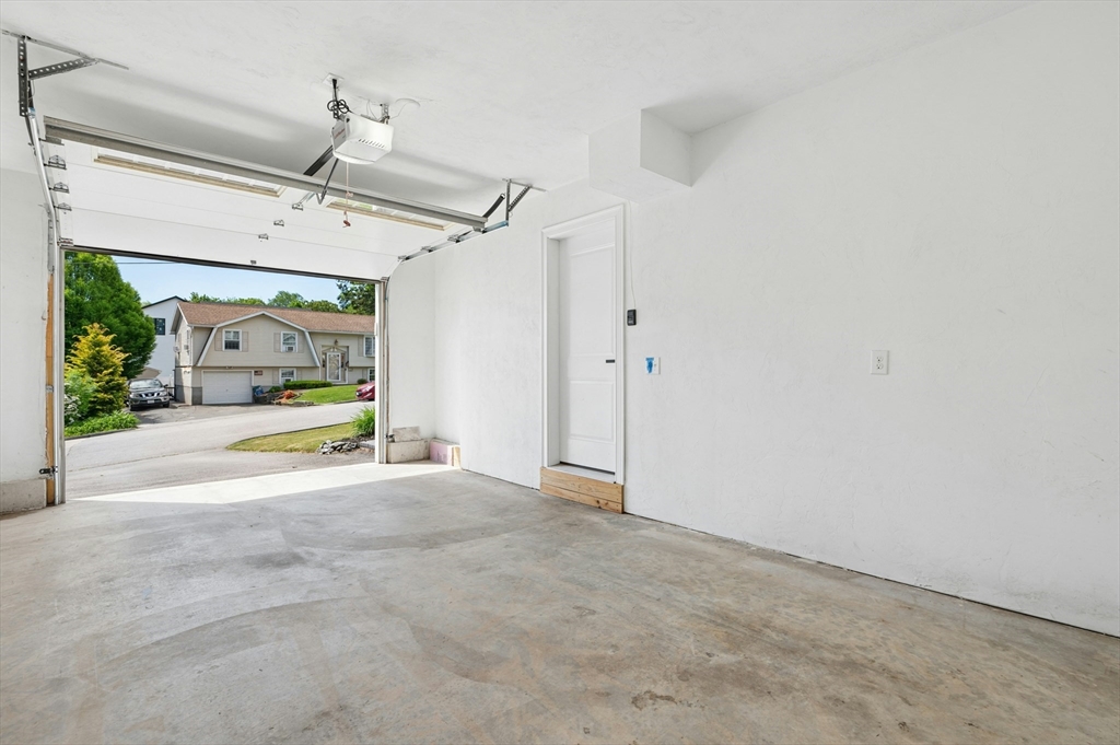 129 Derby Street Worcester, MA 01604 - Photo 34 of 41