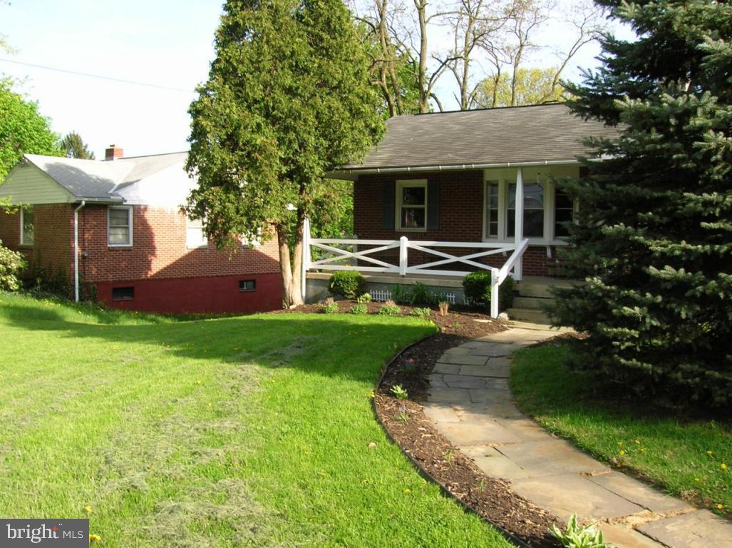 86 Delp Road Lancaster, PA 17601 - Photo 2 of 12 Gallery Image 2