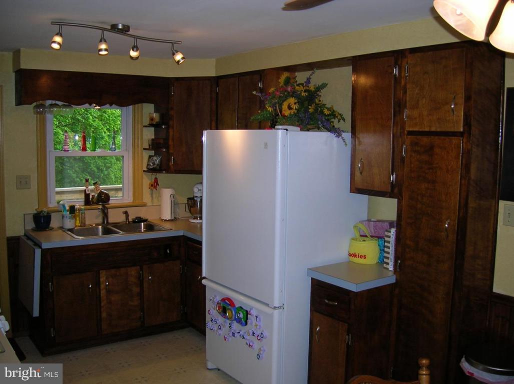 86 Delp Road Lancaster, PA 17601 - Photo 5 of 12 Gallery Image 5