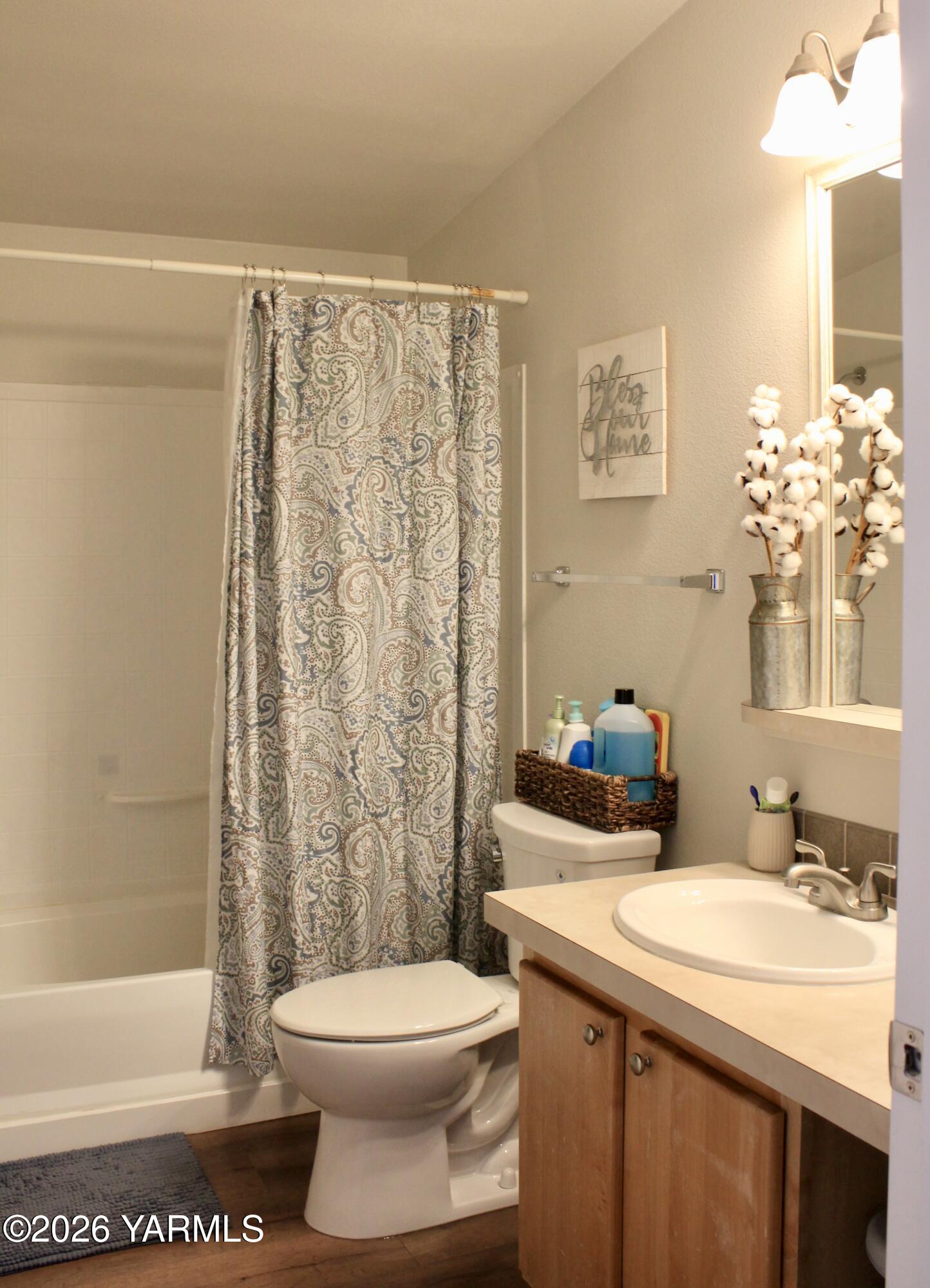 1101 Gore Road Selah, WA 98942 - Photo 18 of 42 Guest bath