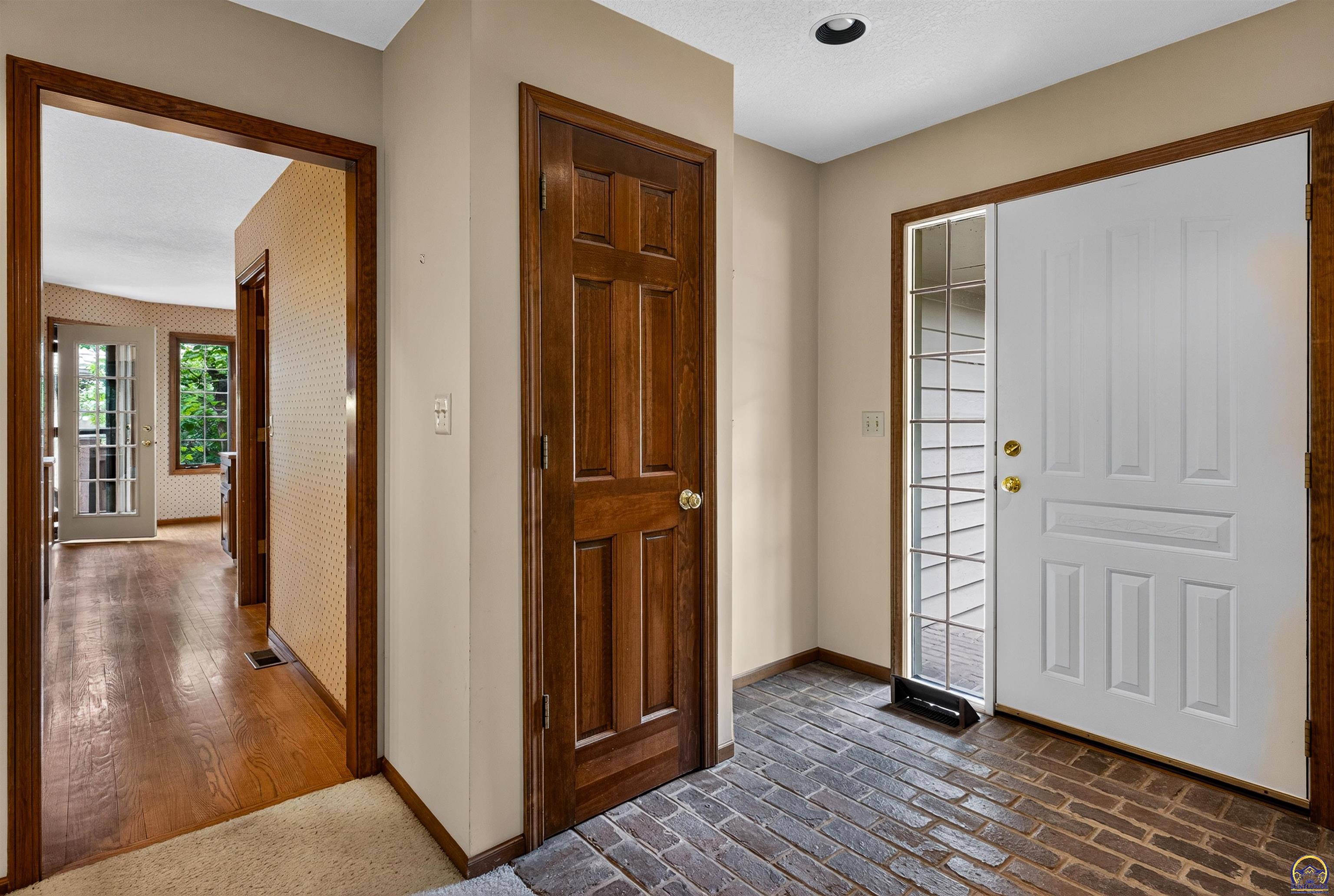 4305 Quail Pointe Road Lawrence, KS 66047 - Photo 3 of 40