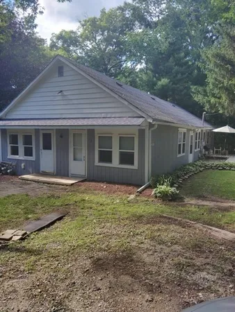 $1,100 | 35W710 Woodlawn Avenue, Unit 1, St. Charles, IL 60174