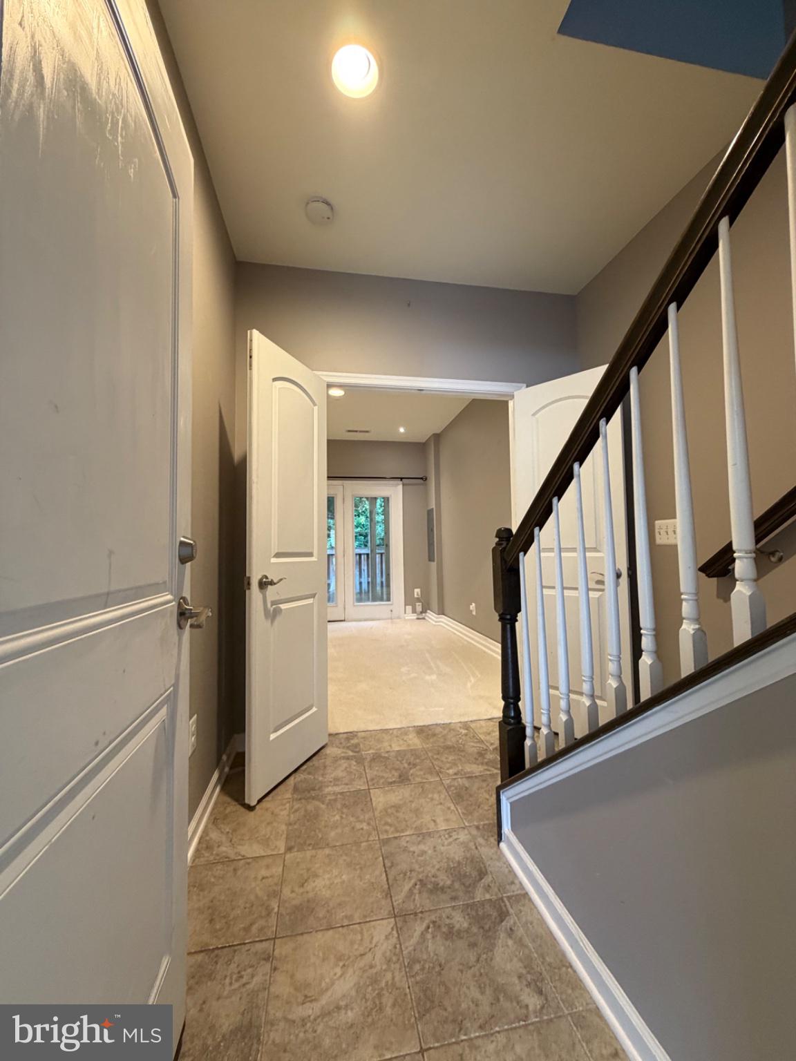 25333 Wakestone Terrace Chantilly, VA 20152 - Photo 54 of 109 Inviting entryway with natural light.