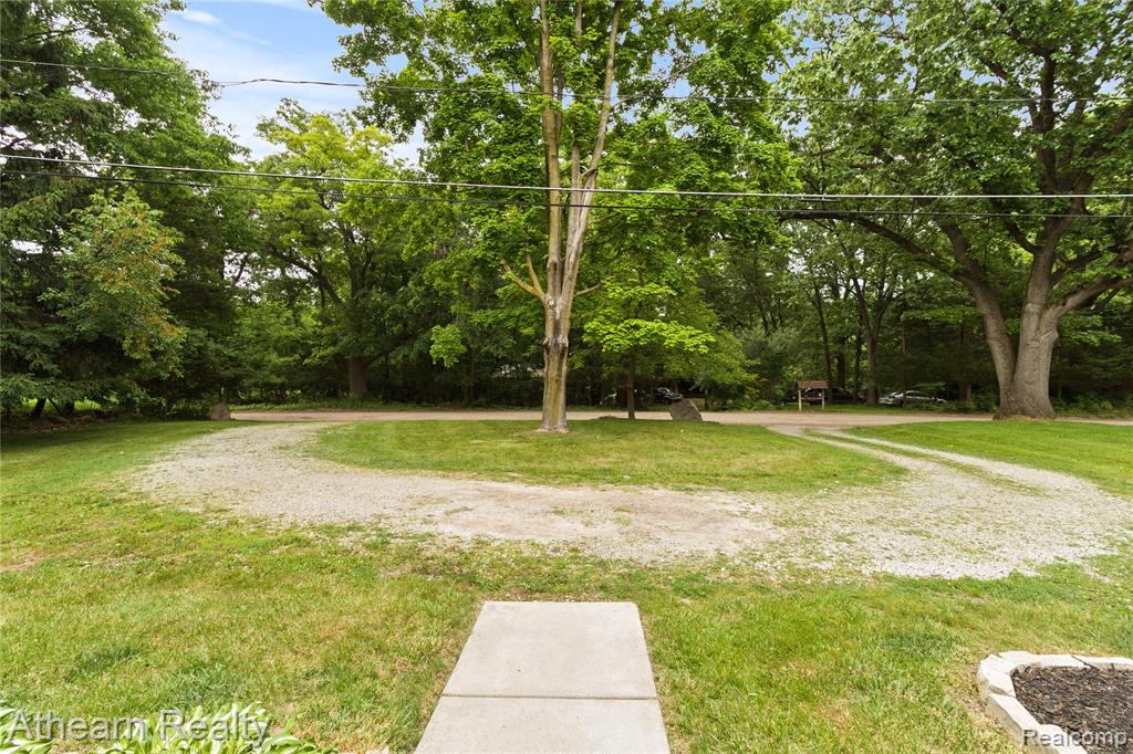 10129 Nimphie Road Fenton, MI 48430 - Photo 4 of 27