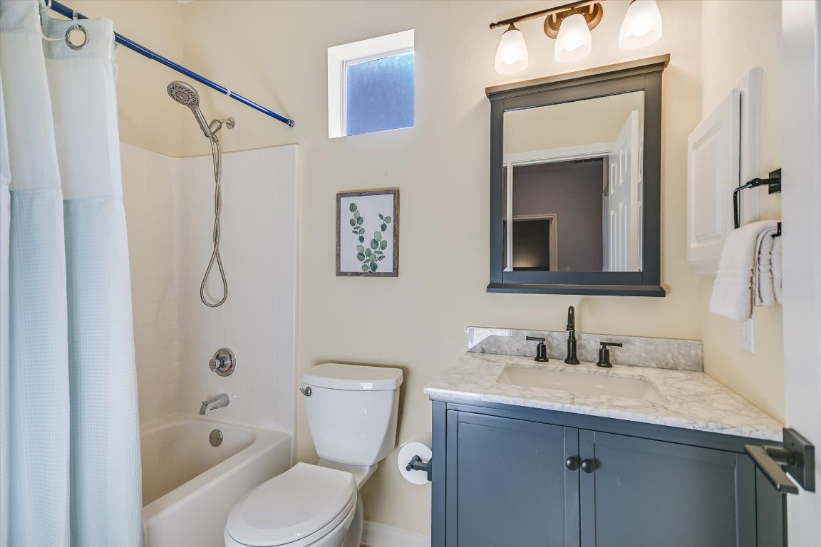 7501 Shadowridge Run, Unit 110 Austin, TX 78749 - Photo 11 of 20 The secondary bath features a tub/shower combo and is shared by the two secondary bedrooms.