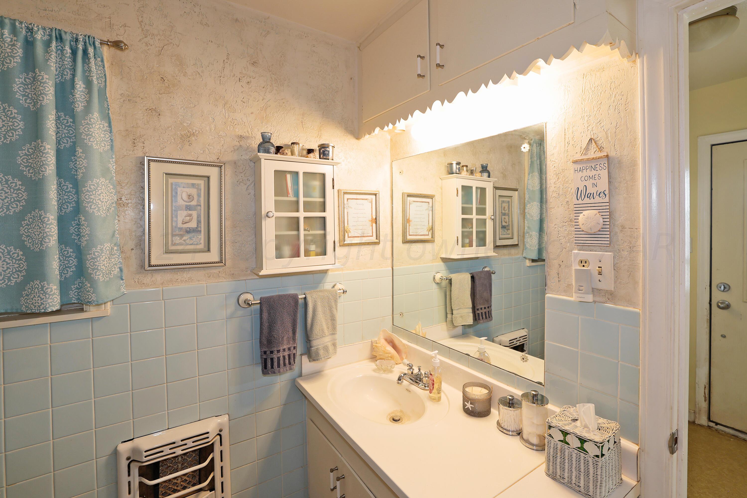 411 North Prospect Street Amarillo, TX 79106 - Photo 17 of 22 a bathroom with a sink a toilet and a mirror
