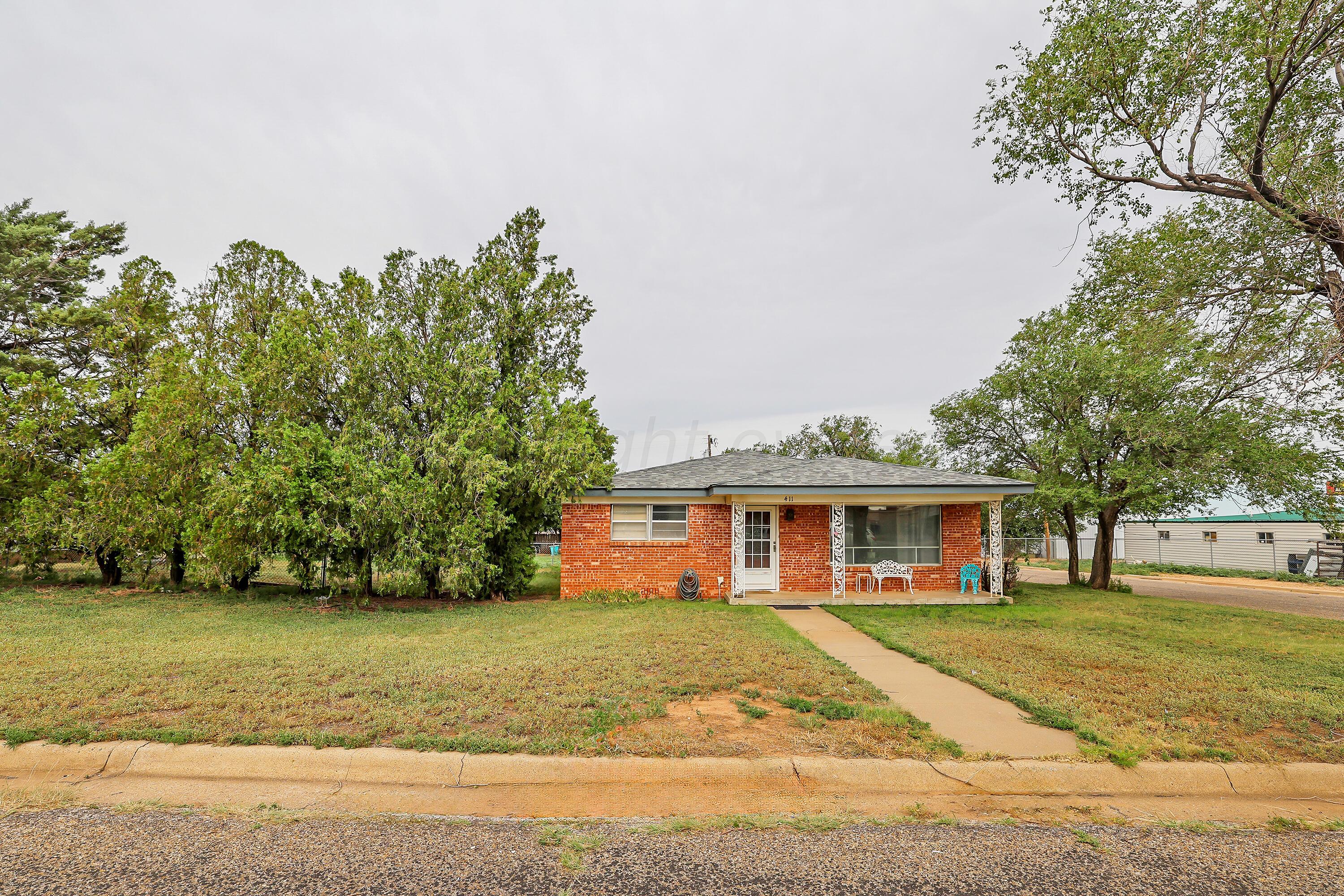 411 North Prospect Street Amarillo, TX 79106 - Photo 2 of 22 a view of a house with a garden