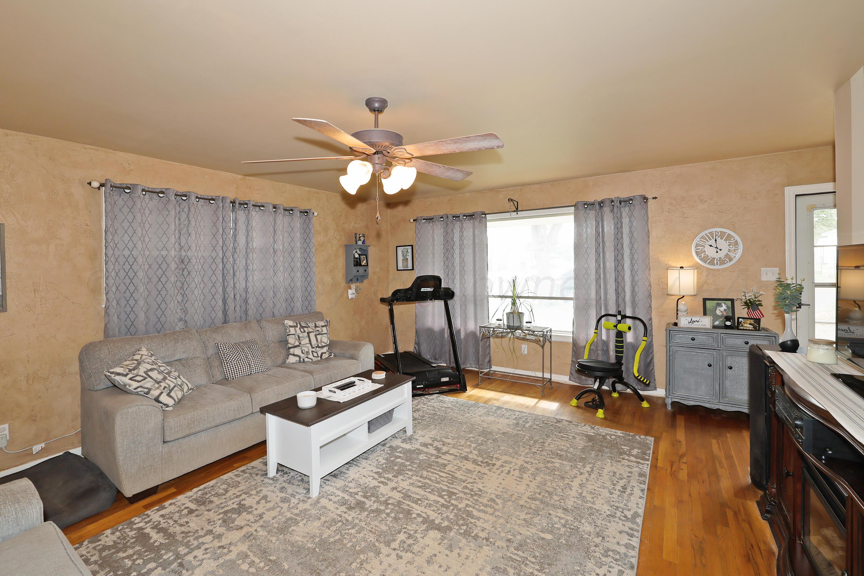 411 North Prospect Street Amarillo, TX 79106 - Photo 6 of 22 a living room with furniture and a large window