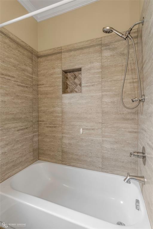 352 Wood Springs Haughton, LA 71037 - Photo 23 of 34 a bathroom with a bathtub