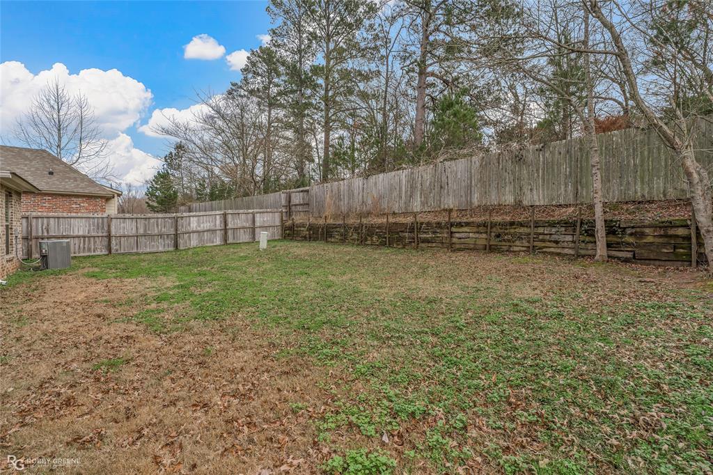 352 Wood Springs Haughton, LA 71037 - Photo 27 of 34 a backyard of a house