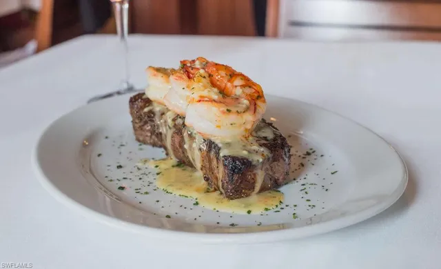 $5,000 | 950 7th Avenue South, Unit 23, Naples, FL 34102