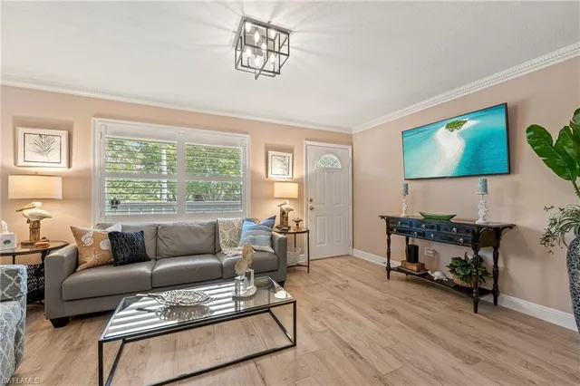 $5,000 | 950 7th Avenue South, Unit 23, Naples, FL 34102