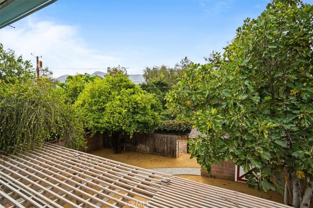 1925 Parkside Avenue Burbank, CA 91506 - Photo 23 of 30 a view of a backyard of the house