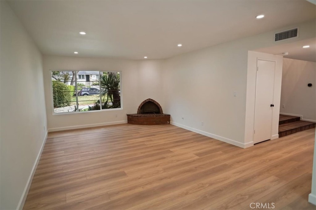 1925 Parkside Avenue Burbank, CA 91506 - Photo 4 of 30 a view of empty room with wooden floor and fan