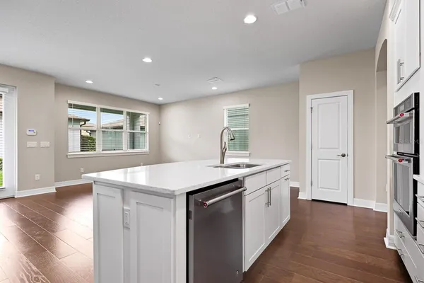 $3,300 | 5707 Village Center Drive, Lithia, FL 33547