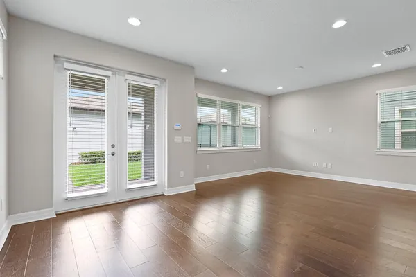 $3,300 | 5707 Village Center Drive, Lithia, FL 33547