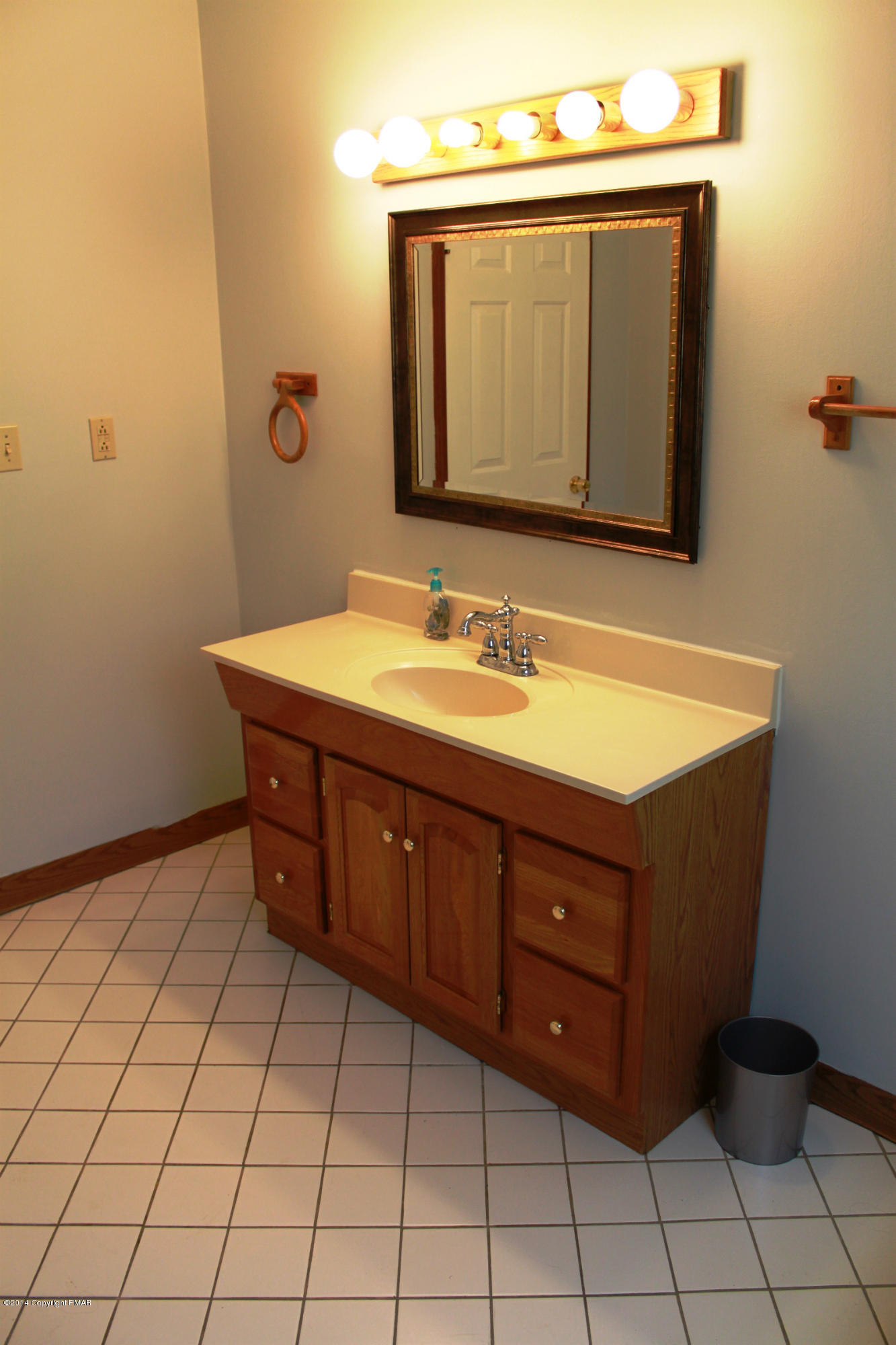301 Tara Hill Road Bartonsville, PA 18321 - Photo 27 of 40 Full Bath 3