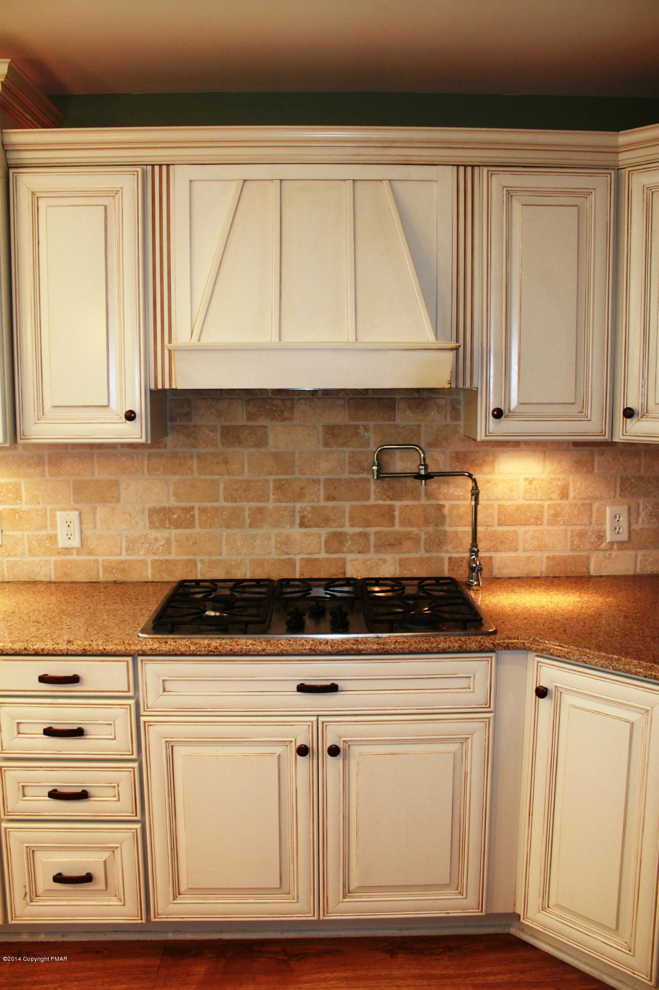 301 Tara Hill Road Bartonsville, PA 18321 - Photo 3 of 40 Kitchen Stove