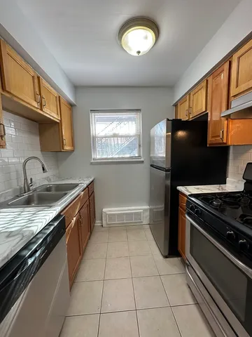 $1,850 | 1928 Jackson Avenue, Unit 2C, Evanston, IL 60201