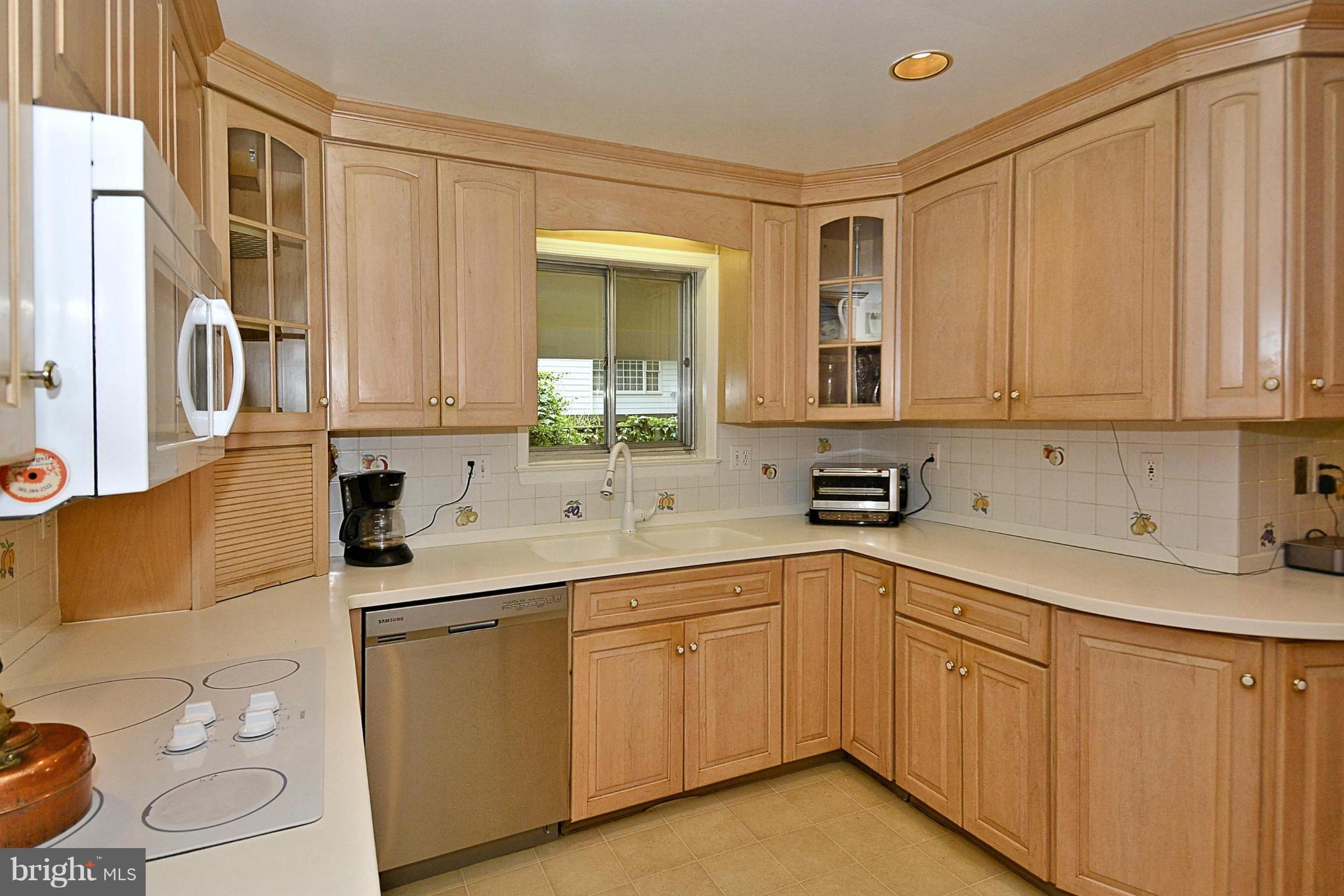 13002 Middlevale Lane Silver Spring, MD 20906 - Photo 3 of 30 Kitchen