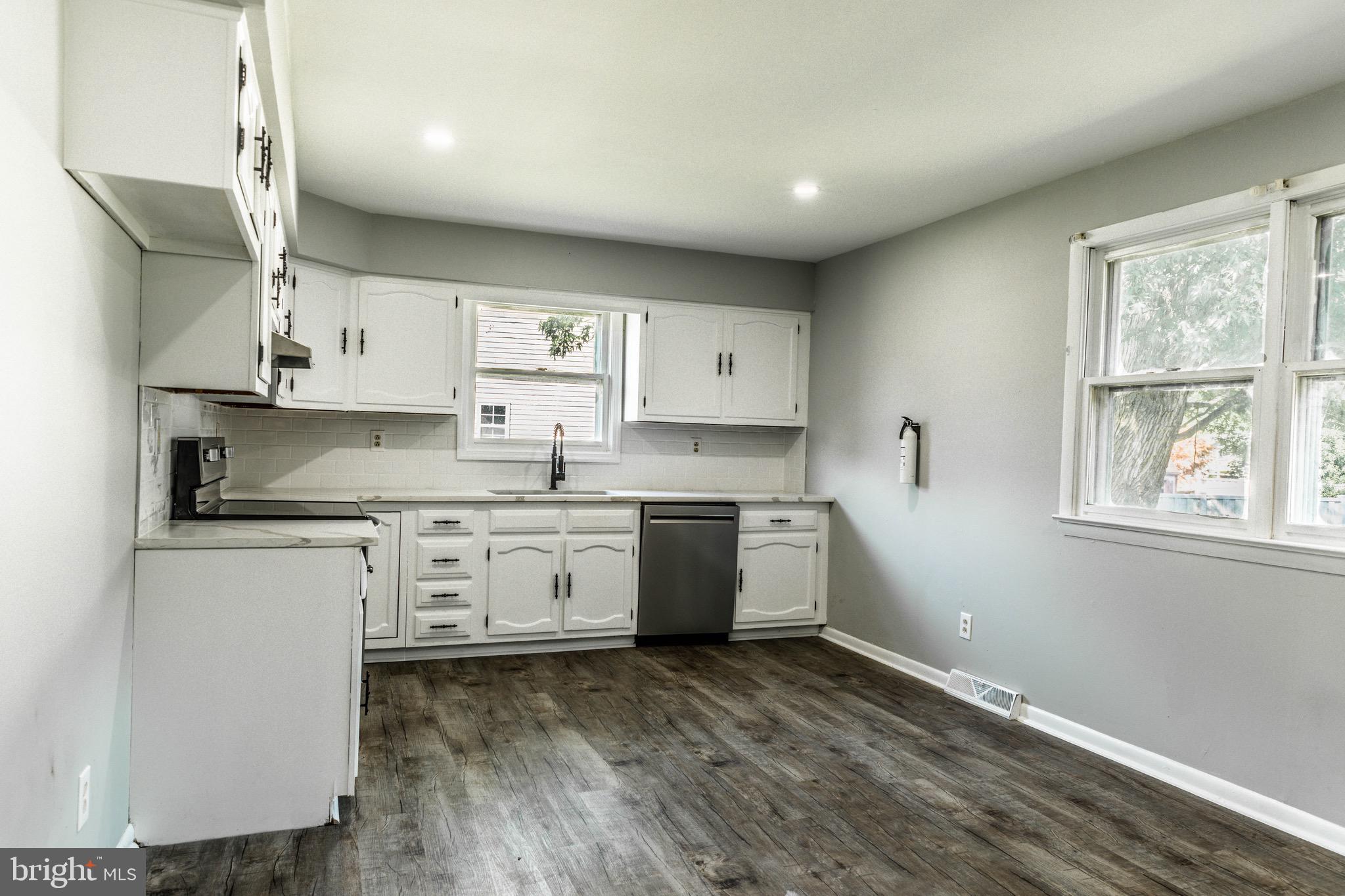 5 Alloway Road Woodstown, NJ 08098 - Photo 3 of 20 Updated Kitchen with quartz countertops