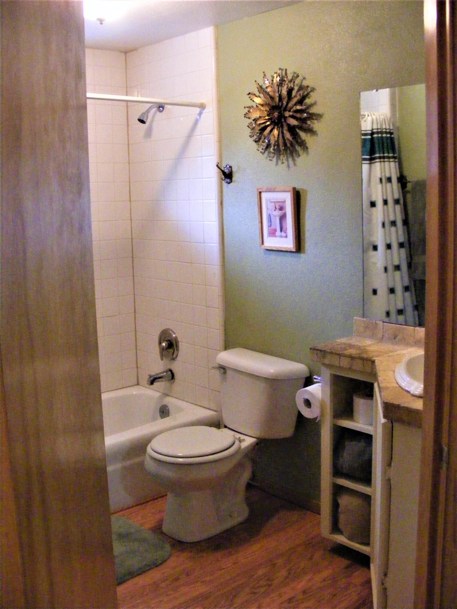 19333 Baker Road Bend, OR 97702 - Photo 17 of 49 Hall Bath