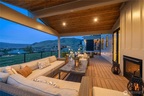 $1,749,998 | 203 Bluebell Lane, Chelan, WA 98816