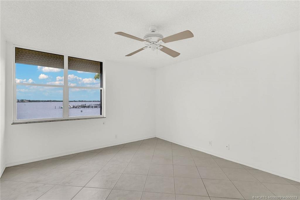 1950 Southwest Palm City Road, Unit 14207 Stuart, FL 34994 - Photo 22 of 50 Master suite