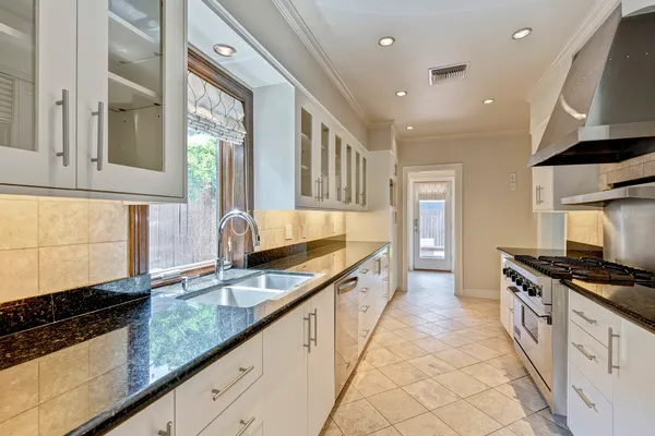 $6,450 | 3028 Georgetown Street, West University Place, TX 77005