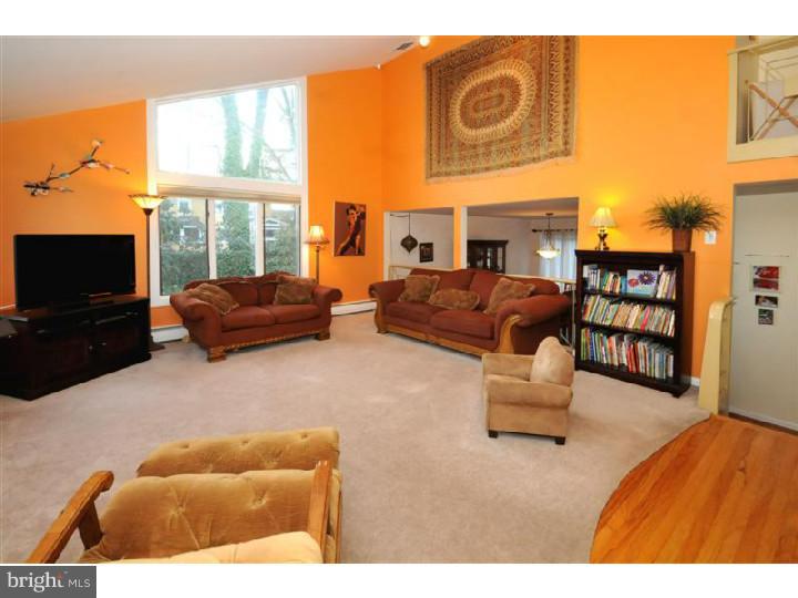 720 Thomas Road Cheltenham, PA 19012 - Photo 3 of 20 Living Room