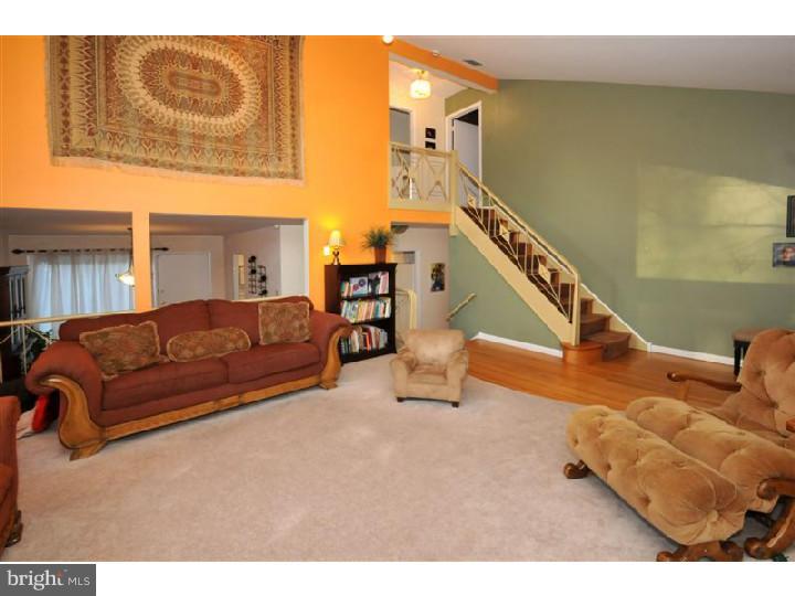 720 Thomas Road Cheltenham, PA 19012 - Photo 5 of 20 Living Room
