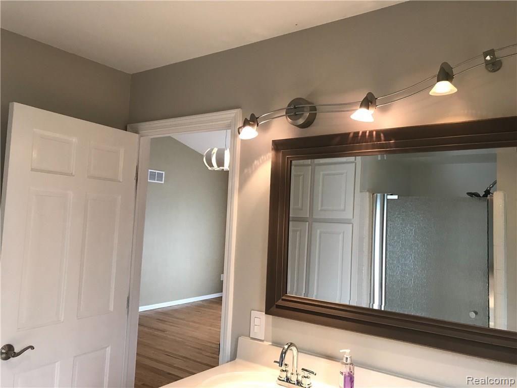 1802 Jason Circle Rochester, MI 48306 - Photo 18 of 37 IMG-2539.JPG