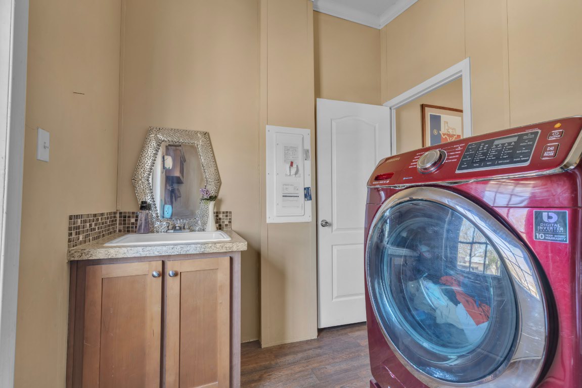 401 High Ridge Meadows Drive Gonzales, TX 78629 - Photo 22 of 31 a view of livingroom with washer and dryer