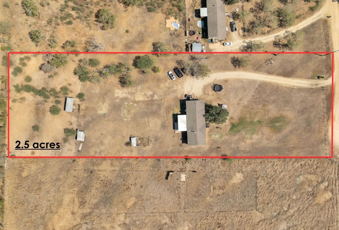 401 High Ridge Meadows Drive Gonzales, TX 78629 - Photo 4 of 31 a bathroom with a bathtub