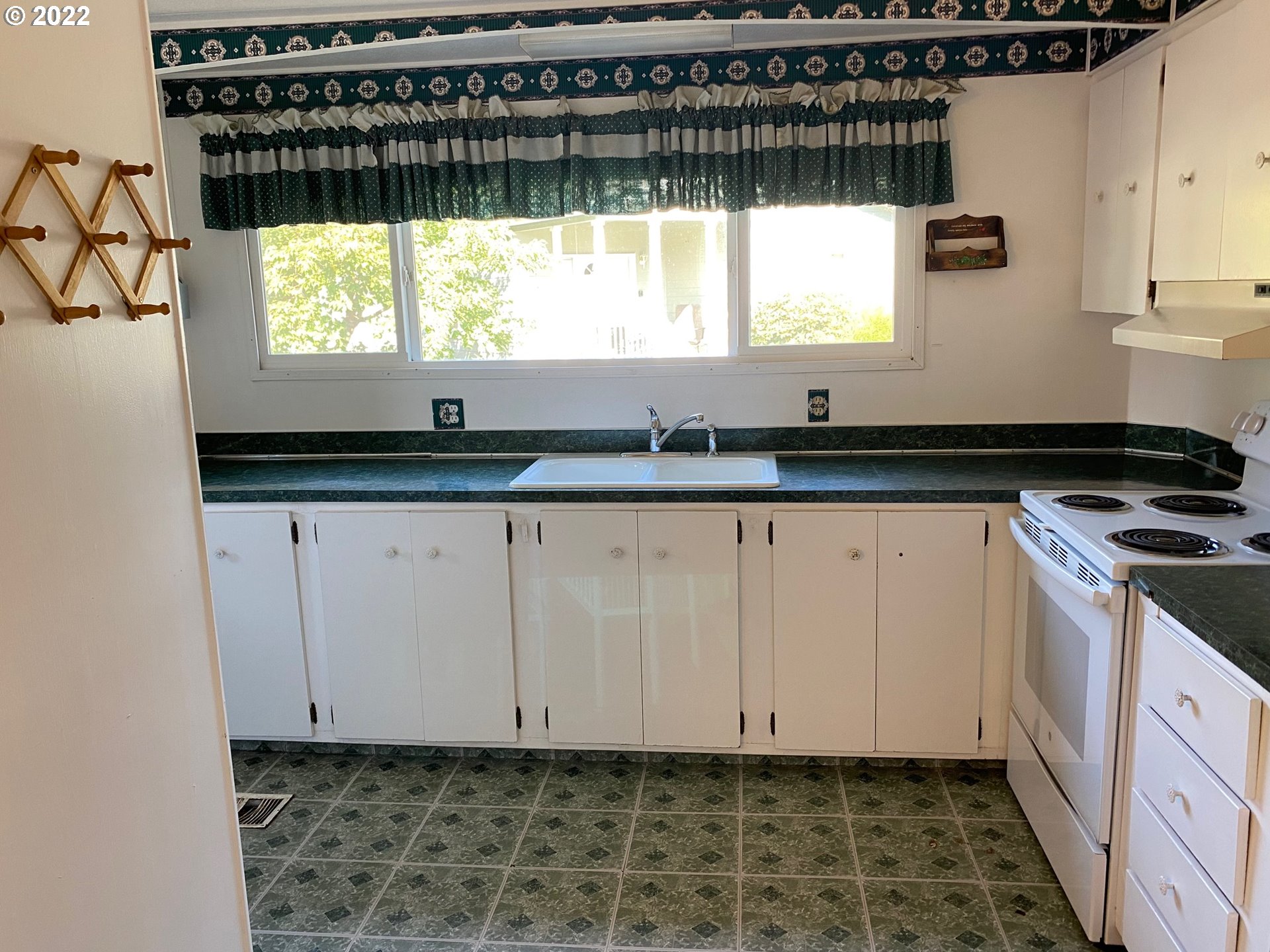 1475 Green Acres Road, Unit 165 Eugene, OR 97408 - Photo 4 of 14 a kitchen with granite countertop a sink a window and a white counter top